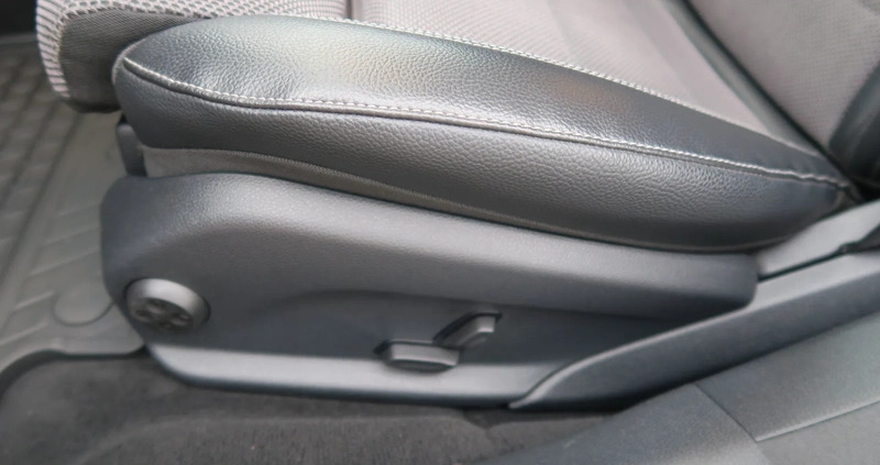 Mercedes-Benz Klasa E cena 107900 przebieg: 139000, rok produkcji 2018 z Poddębice małe 704